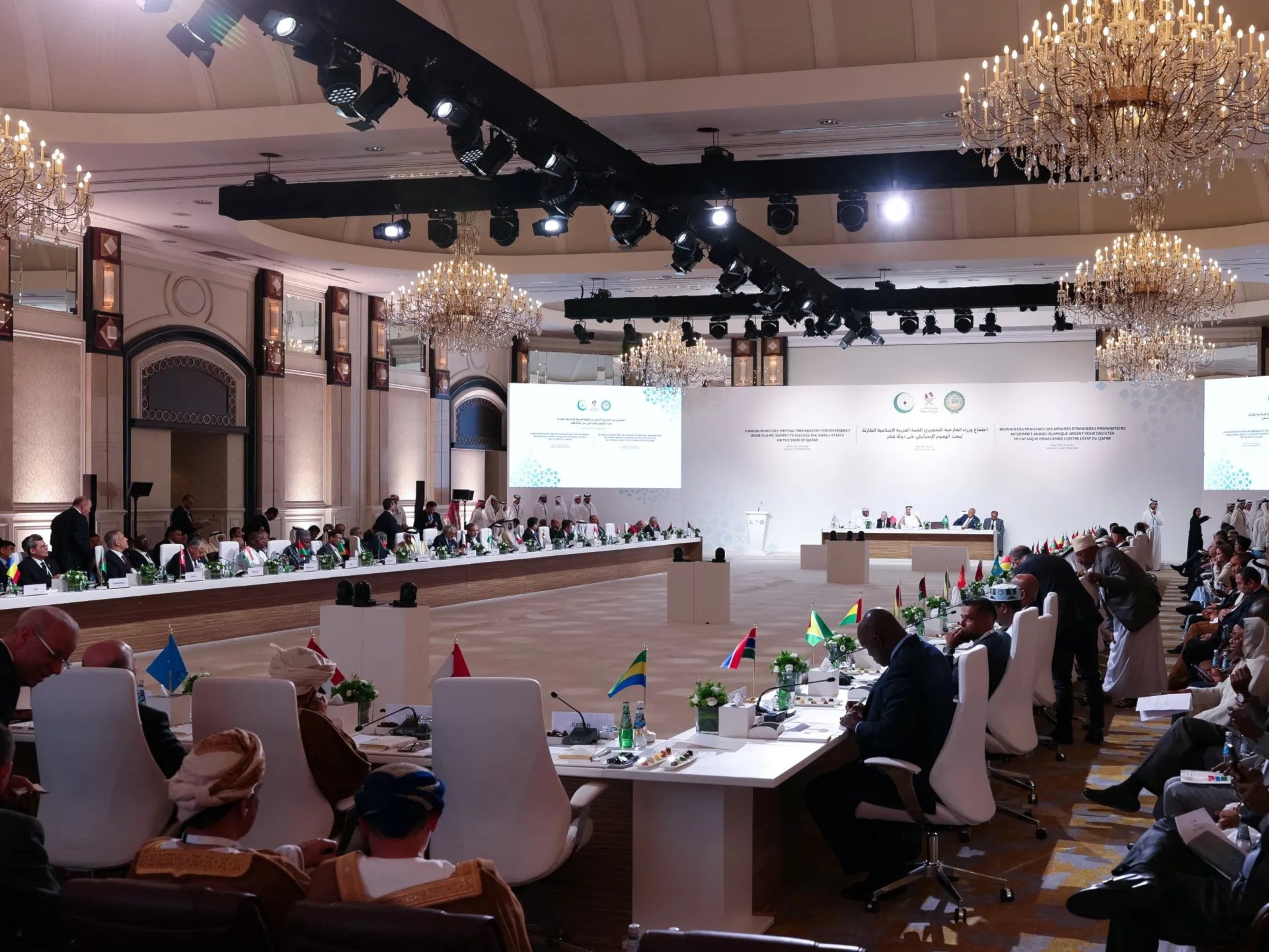 القمة العربية الإسلامية في بيانها الختامي: نرفض العدوان الصهيوني على قطر وندعم أي قرار تتخذه للرد