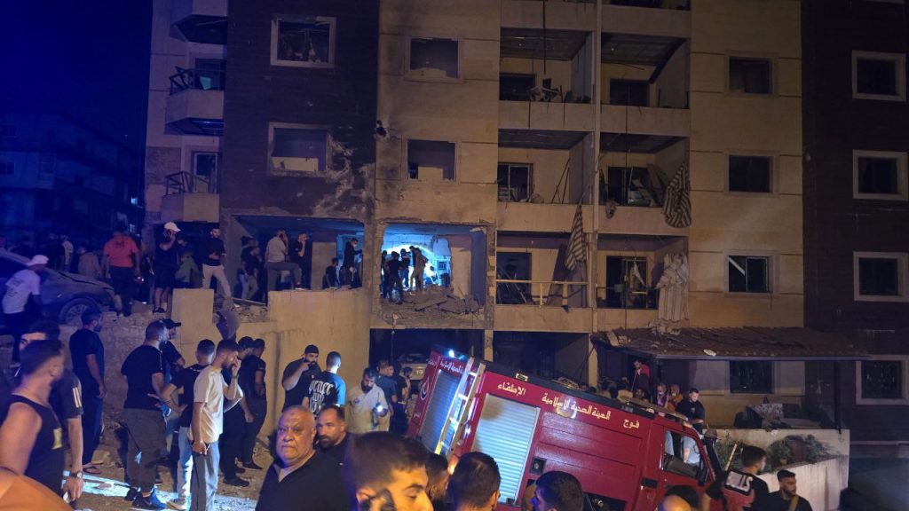 إصابات في عدوان إسرائيلي على مبنى سكني في النبطية جنوبي لبنان