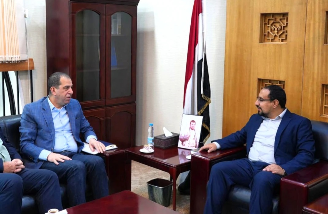 السفير المتوكل يناقش مع مبعوث برنامج الأغذية وممثل اليونيسف آليات تطوير العمل الإنساني