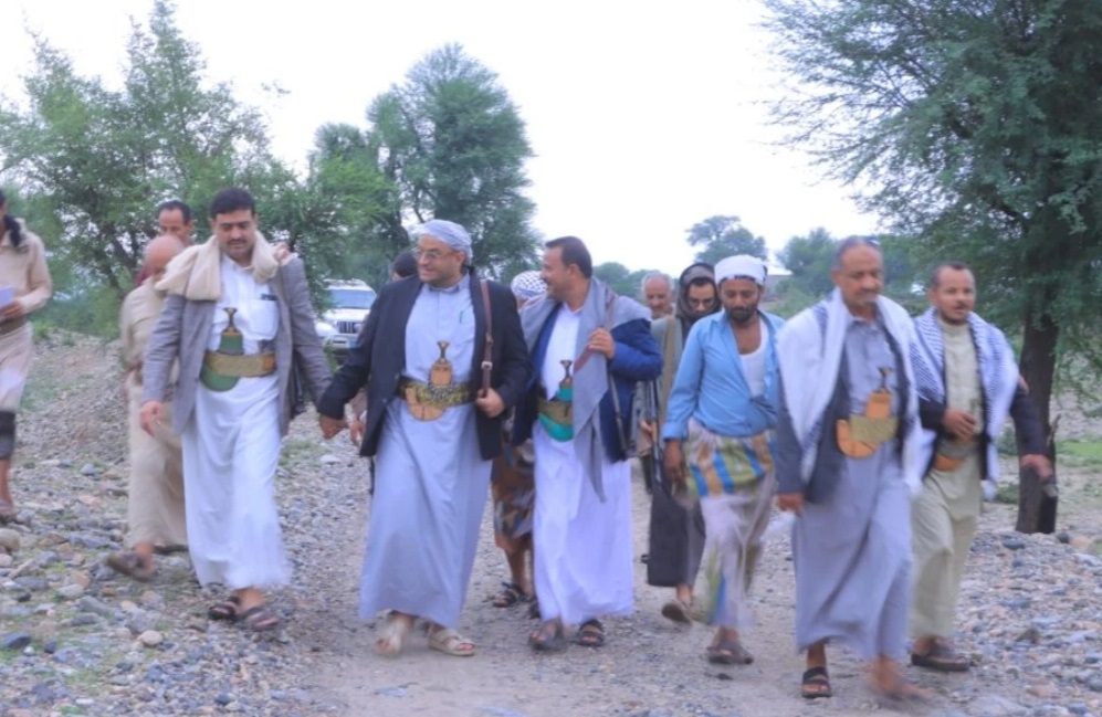 محافظ تعز يتفقد أضرار السيول في الأراضي الزراعية بمديريتي الصلو وحيفان