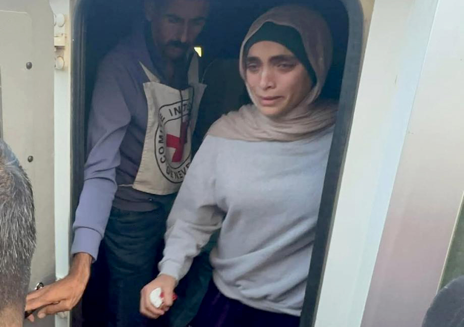 العدو يفرج عن 5 أسرى من غزَّة بينهم الممرِّضة الهمص