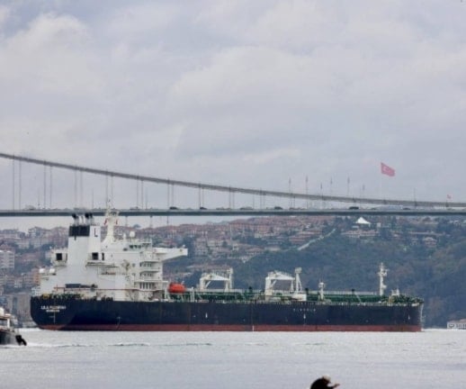 انفجار يصيب ناقلتين روسيتين مدرجتين على لائحة العقوبات في البحر الأسود