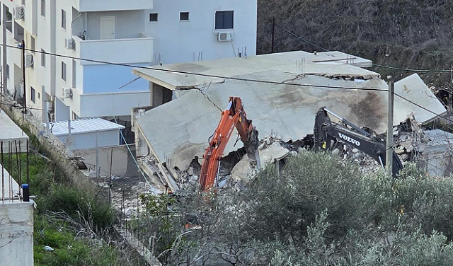 العدو الصهيوني يهدم منزل من طابقين في بلدة عارة بالداخل المحتل