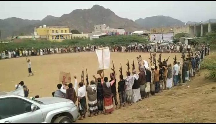 ذمار.. وقفة قبلية في وصاب السافل إعلانا للجهوزية وتنديدا بالإساءة للقرآن