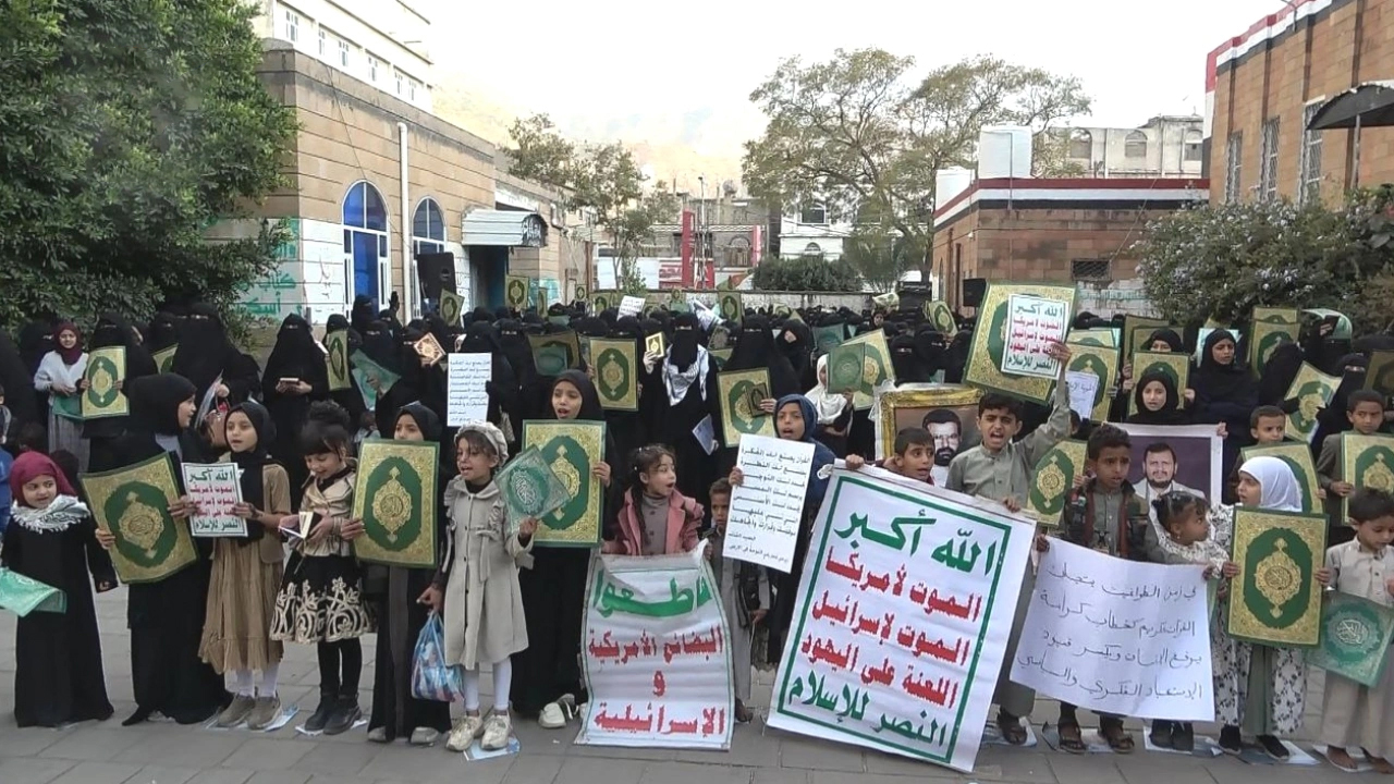 وقفة نسائية بإب تنديداً بالإساءة الأمريكية للقرآن الكريم