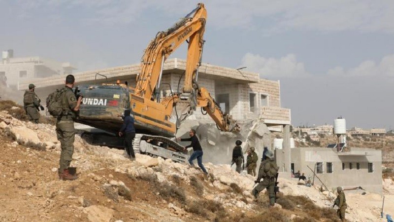 بلدية العدو تهدم منزلين في جبل المكبر جنوب شرق القدس