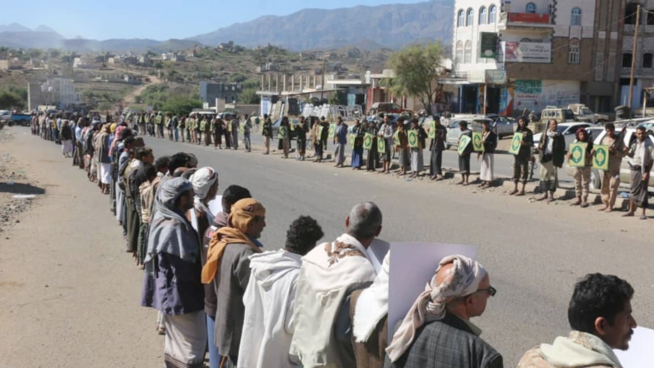 وقفة مسلحة في صبر الموادم بتعز تأكيدًا على الجهوزية لمواجهة أي تصعيد