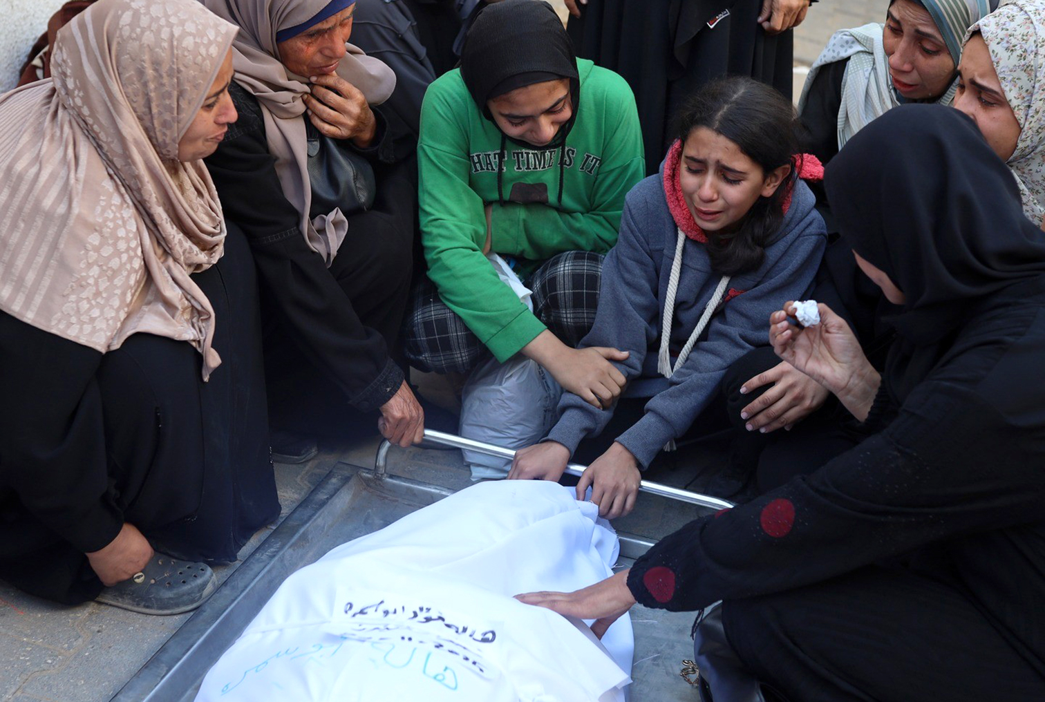 شهيد وإصابات جراء استهداف مجموعة من المواطنين في جباليا بغزة