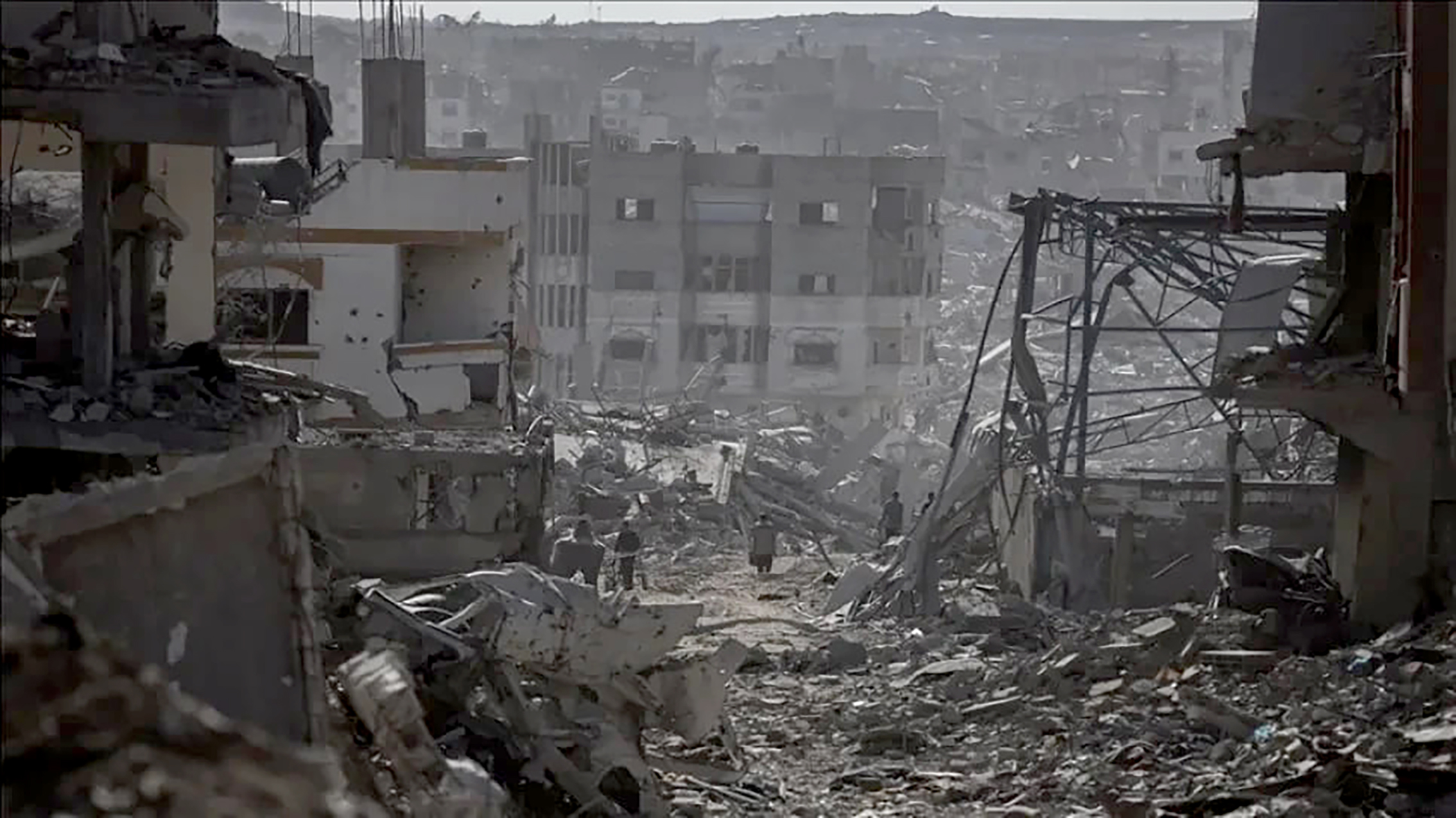 تواصل الغارات الصهيونية والقصف المكثف على عدة مناطق بغزة