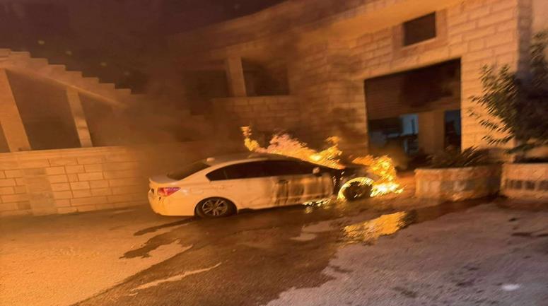 مستوطنون صهاينة يحرقون مساكن الأهالي شمال شرقي القدس المحتلة
