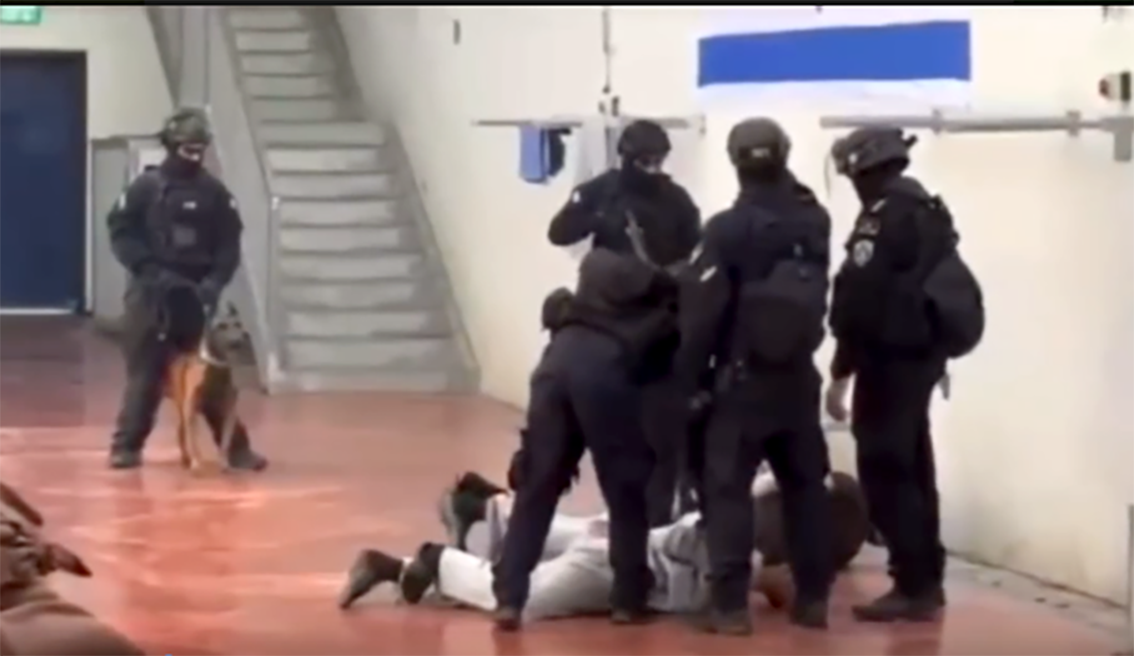 حماس: عمليات التنكيل الوحشي بالأسرى الفلسطينيين في سجن "عوفر" جريمة حرب