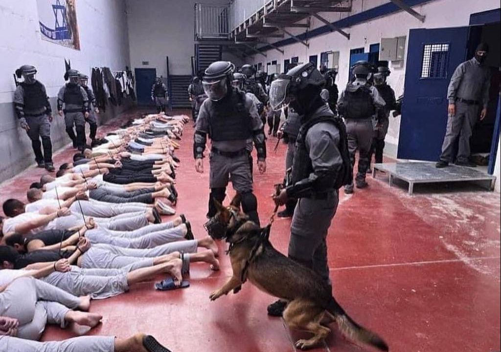 نادي الأسير: تزايد الحالات المرضية وسط اعتداءات وانعدام العلاج في سجن "عوفر" الصهيوني