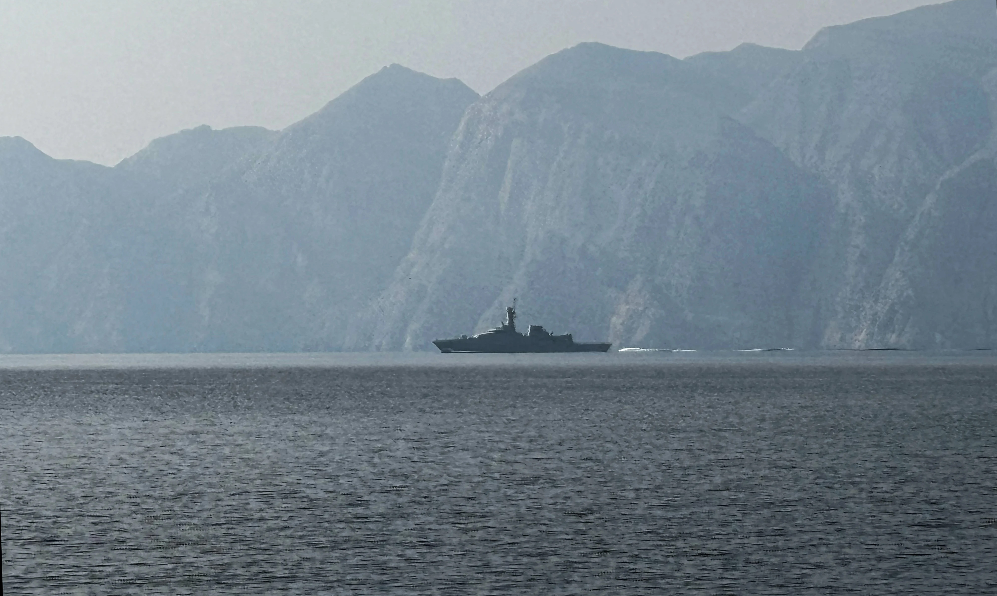 الحرس الثوري يعلن السيطرة الكاملة على مضيق هرمز