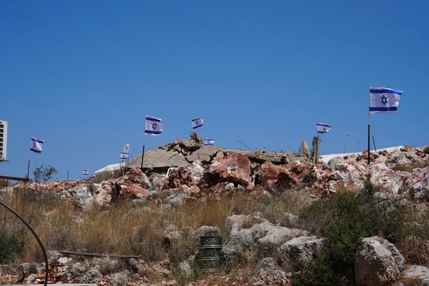 مستوطنون صهاينة يستولون على منزل ويقيمون بؤرة استيطانية في نابلس