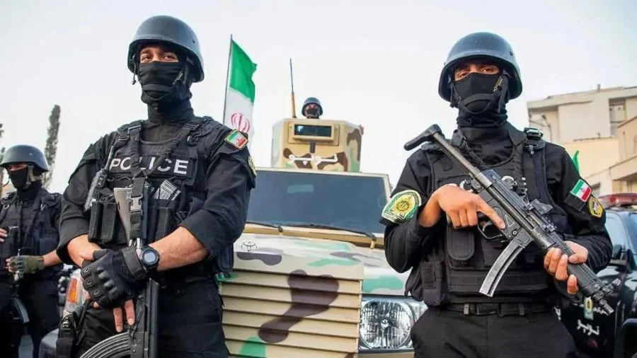 الحرس الثوري يتوعد مثيري الشغب بضربة قوية