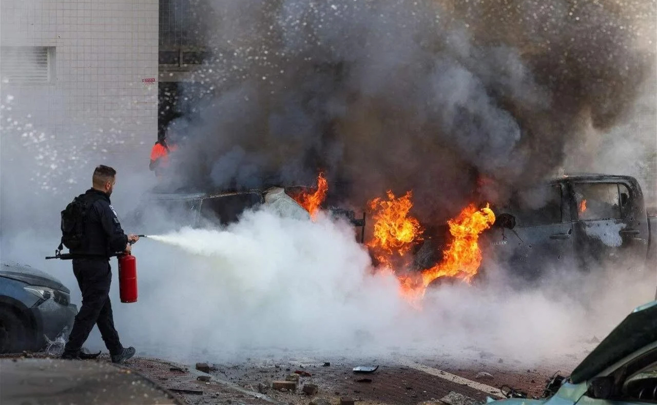 إعلام العدو يقر بوقوع أضرار وعشرات الإصابات جراء الصواريخ الإيرانية