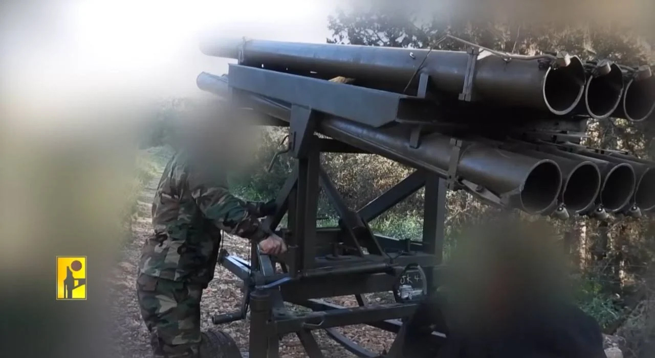 مجاهدو حزب الله يستهدفون تجمعات العدو.. ويدكون "كريات شمونة" بصليات صاروخيّة