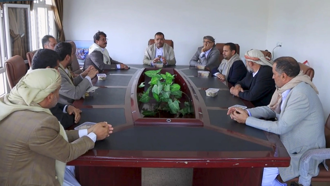 عوض يتفقد مستوى الانضباط الوظيفي في عدد من المكاتب بصعدة