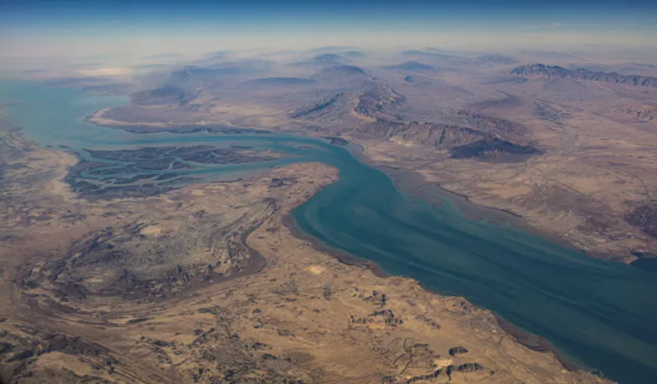 البرلمان الإيراني يصادق على مشروع إدارة مضيق هرمز