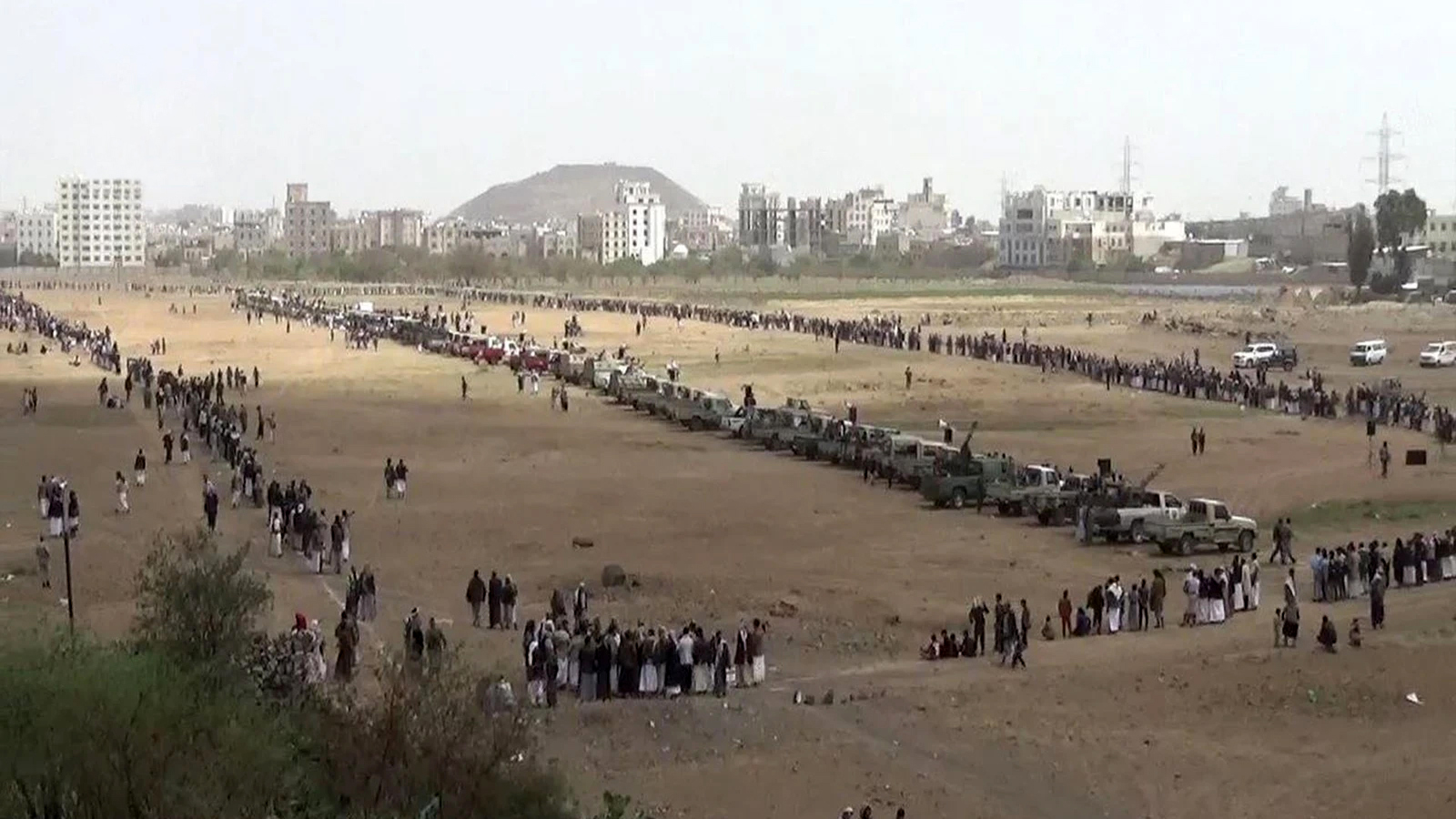 وقفة مسلحة في مديرية معين بالأمانة تأكيداً للجهوزية وإسناد محور المقاومة