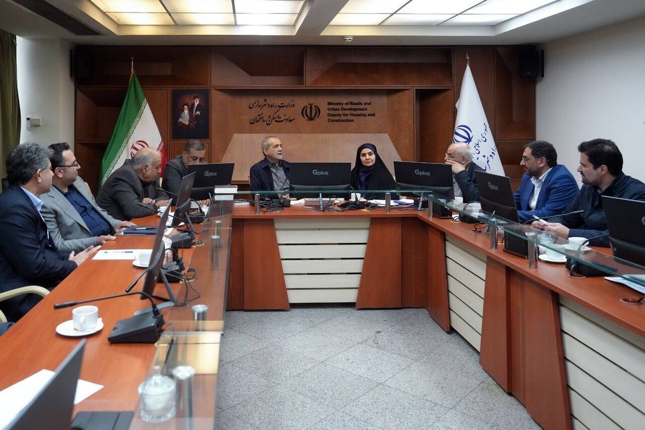 بزشکیان: صمود الشعب الإيراني يفشل رهانات الأعداء