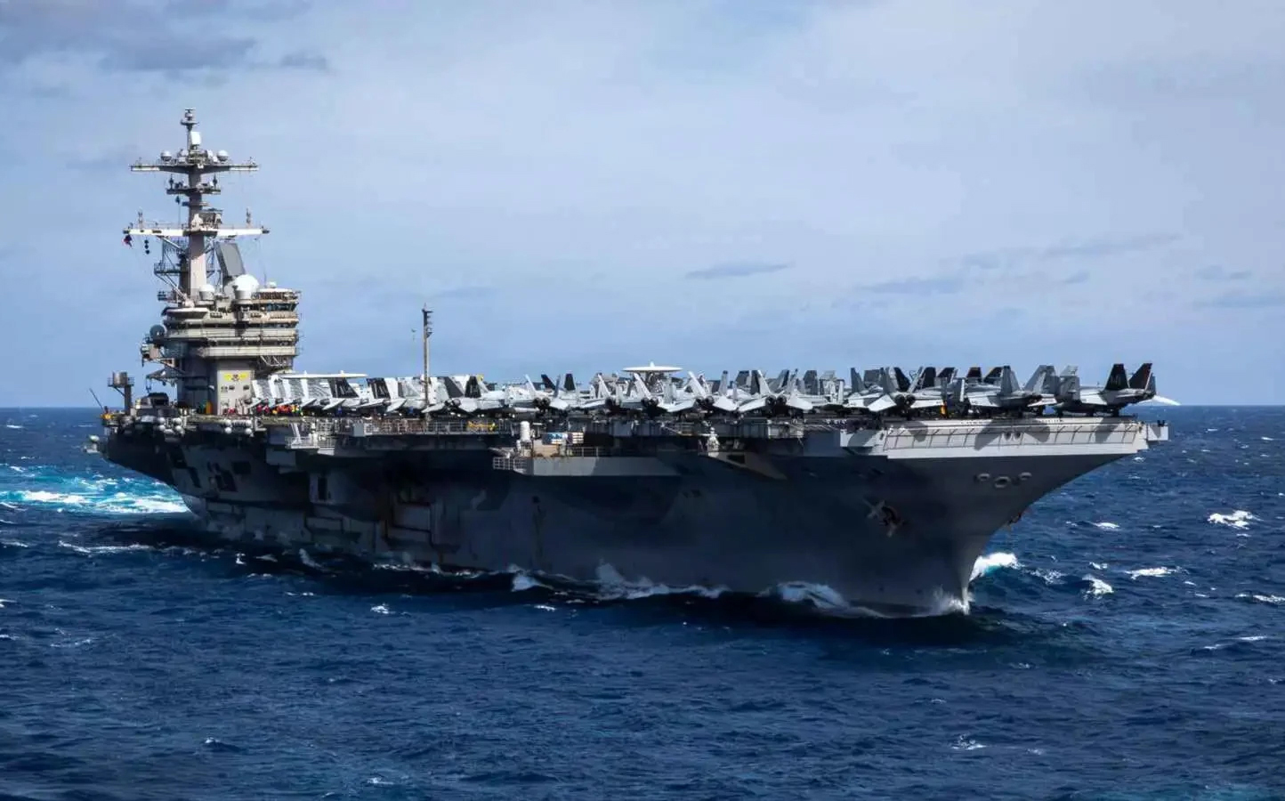 حاملة الطائرات الأمريكية "بوش" تتجنب عبور البحر الأحمر وباب المندب خشية من اليمن
