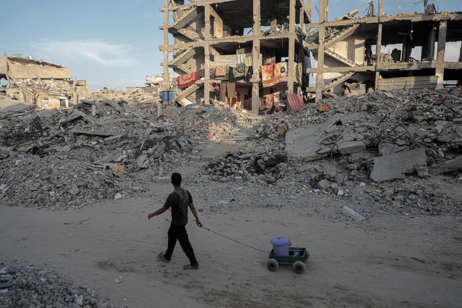 الإعلام الحكومي بغزة يستهجن تصريحات نائب الرئيسي الأمريكي عن المساعدات التي تدخل إلى القطاع