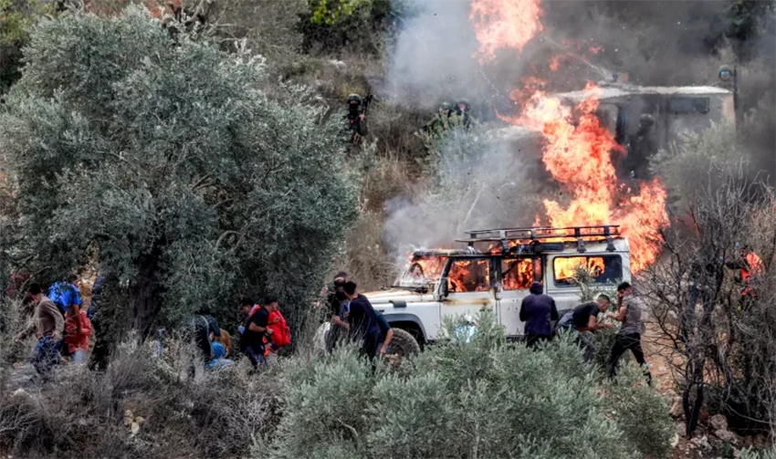 مستوطنون صهاينة يحرقون منزل ومركبة شمال رام الله بالضفة