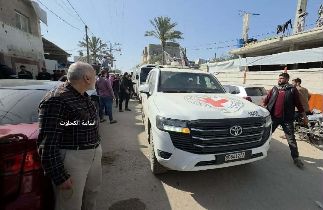 العدو يُفرج عن 24 أسيراً فلسطينياً ونقلهم إلى مستشفى شهداء الأقصى في غزة
