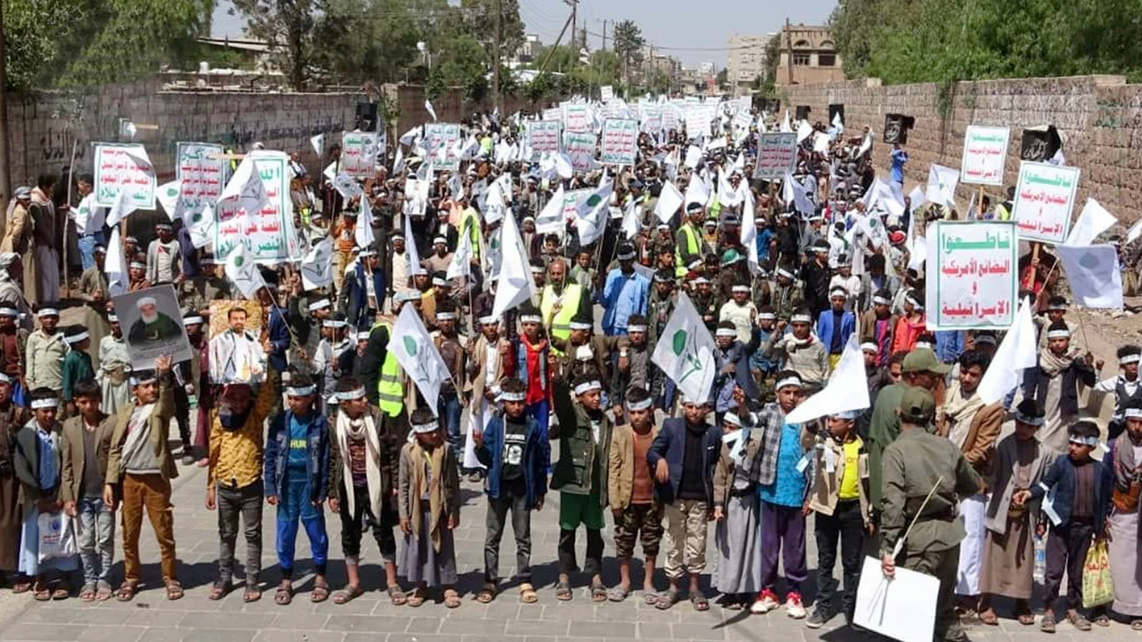 مدينة ذمار تشهد مسيرة لطلاب المدارس الصيفية إحياءً لذكرى الصرخة