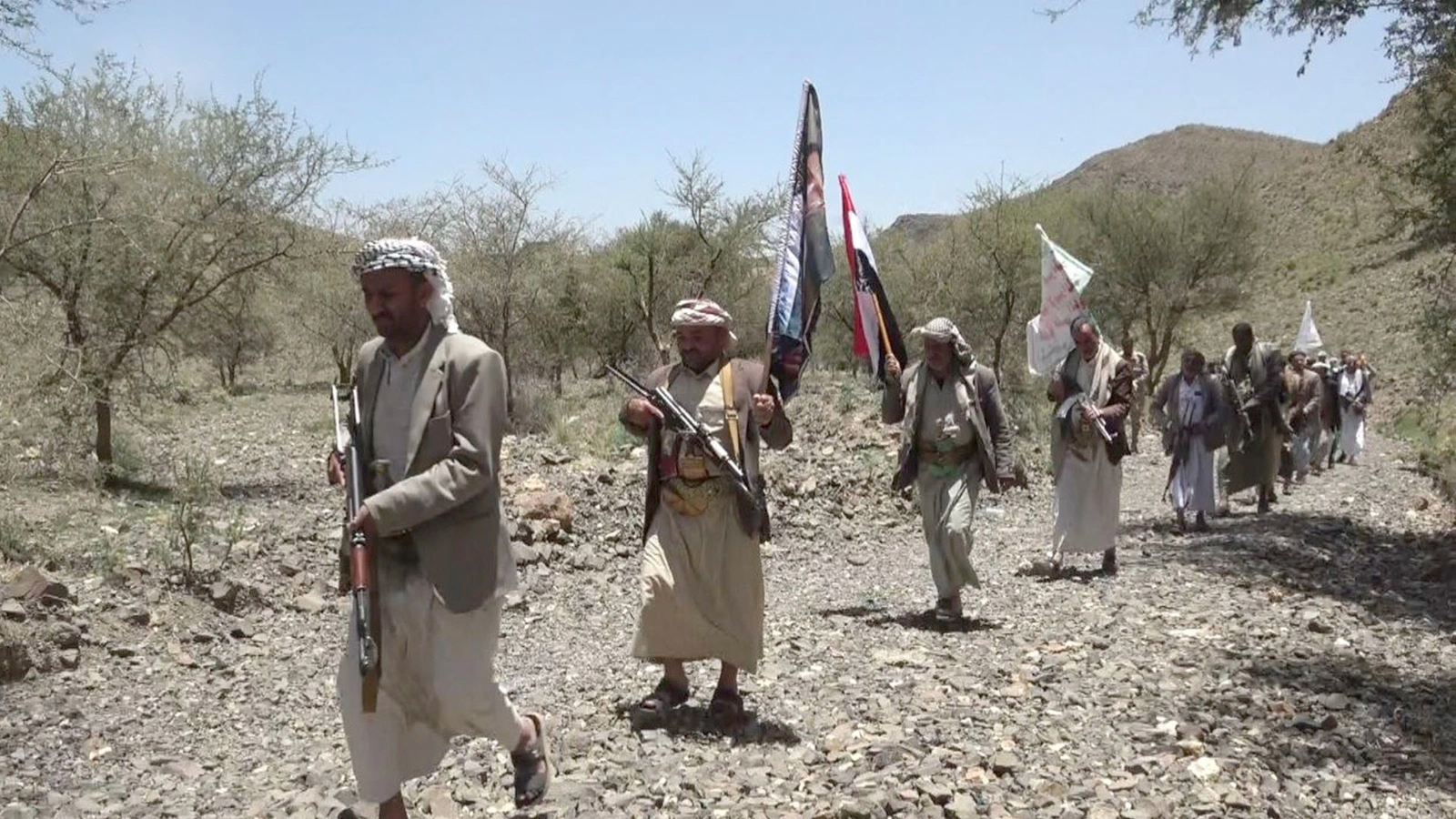 مسير وتطبيق قتالي لمسؤولي التعبئة في مديرية همدان بصنعاء