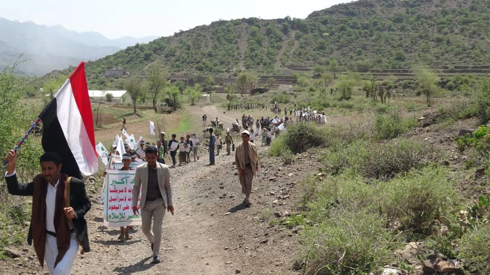 مسير ووقفة لطلاب الدورات الصيفية في صعفان بمحافظة صنعاء