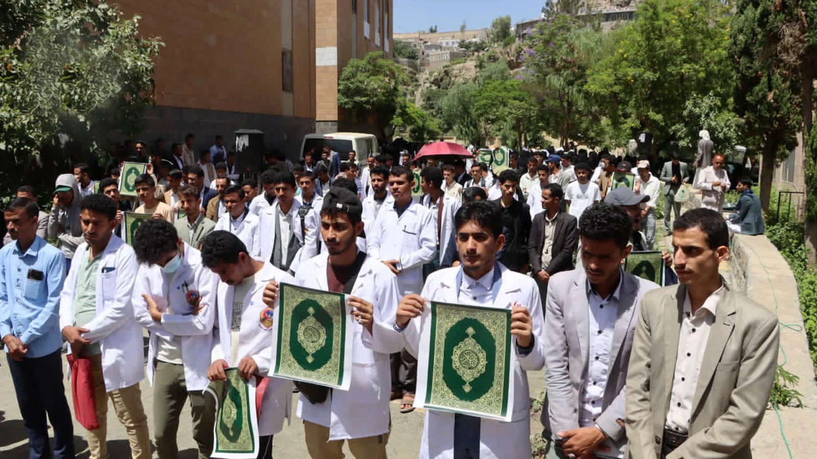 وقفتان بجامعة حجة نصرة للقرآن الكريم والأقصى الشريف