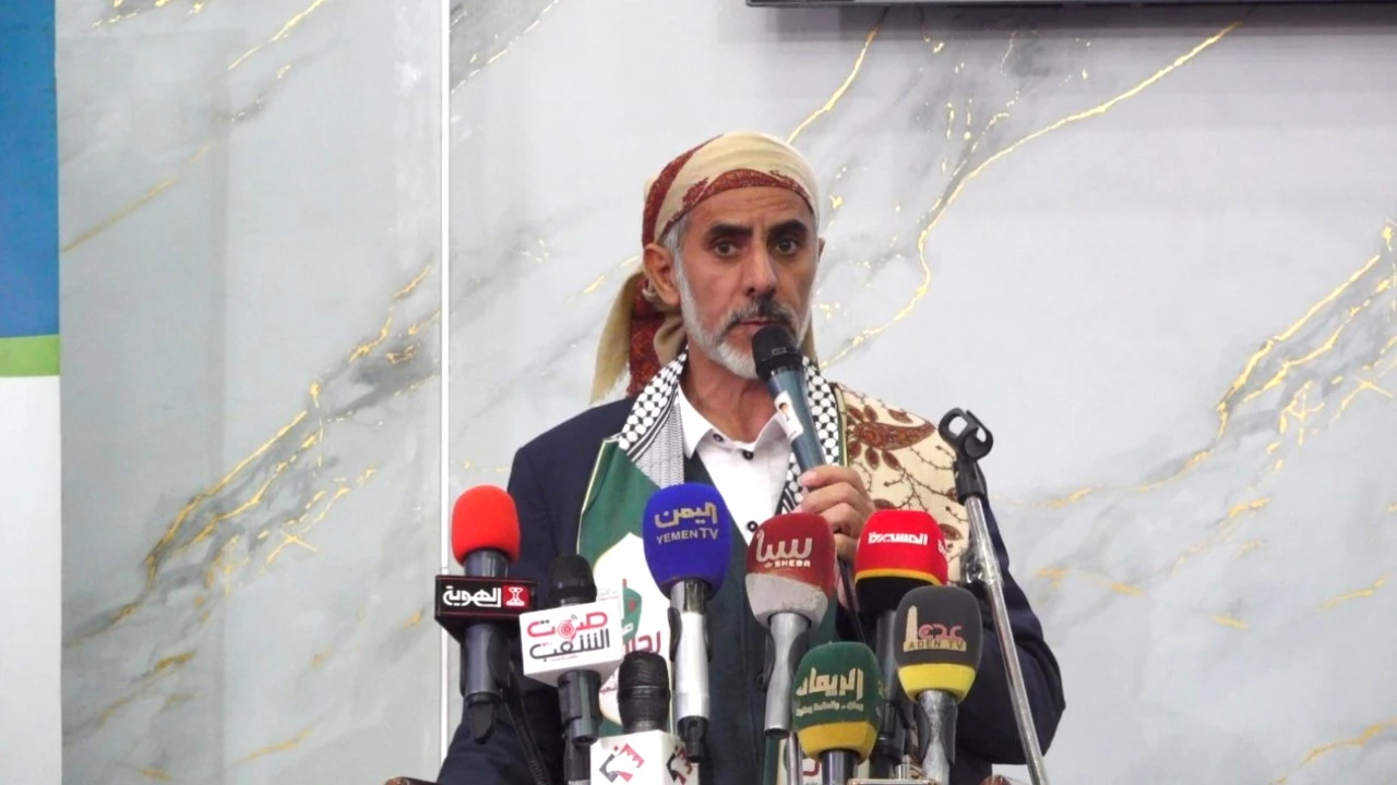 العلامة مفتاح يهنئ السيد القائد والرئيس المشاط بالعيد الـ 36 للجمهورية اليمنية