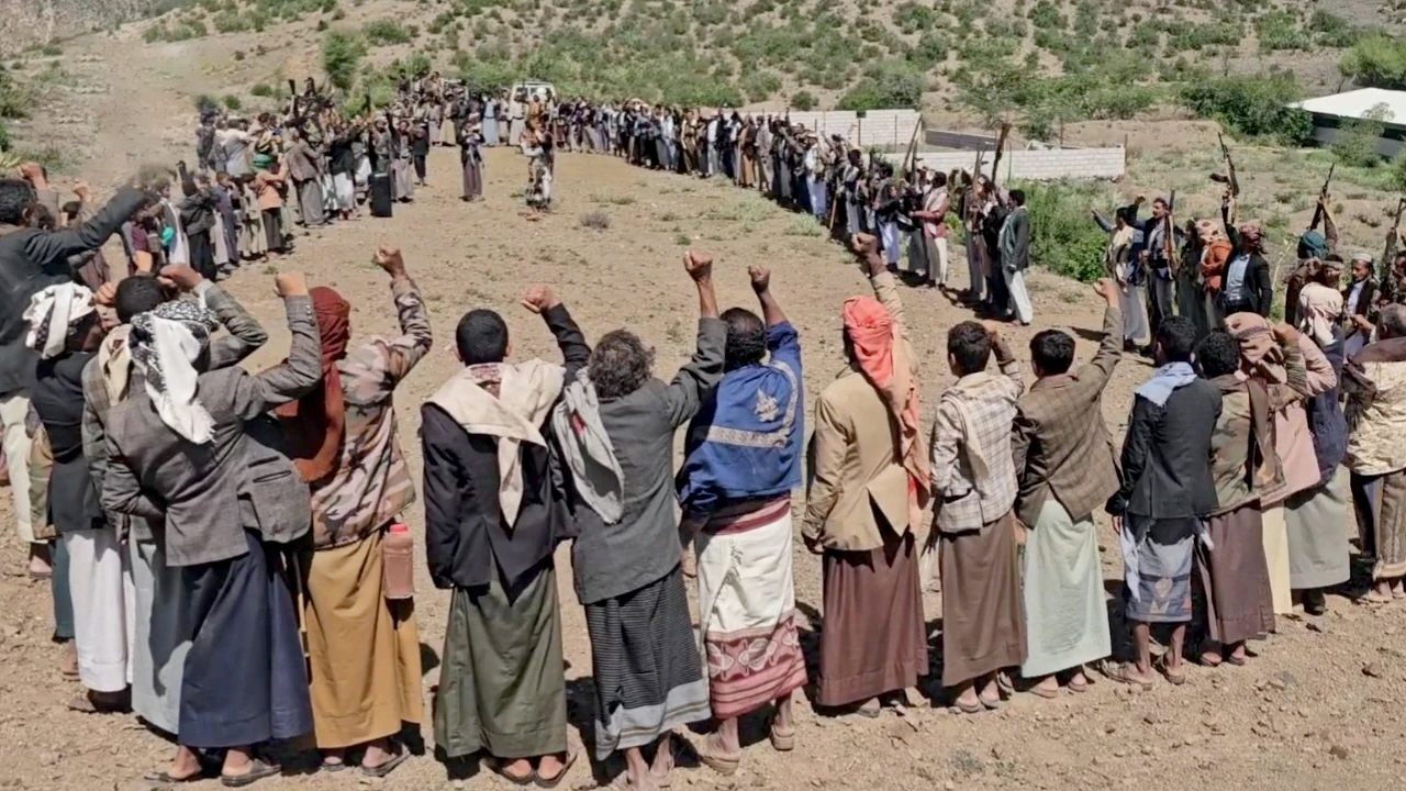 وقفات حاشدة بذمار تأكيدًا على الثبات ونصرة الأشقاء في لبنان وفلسطين