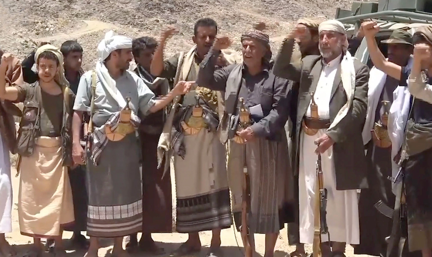 وفد من مشايخ ووجهاء قبائل مراد يزور المرابطين في جبهة حريب بمأرب