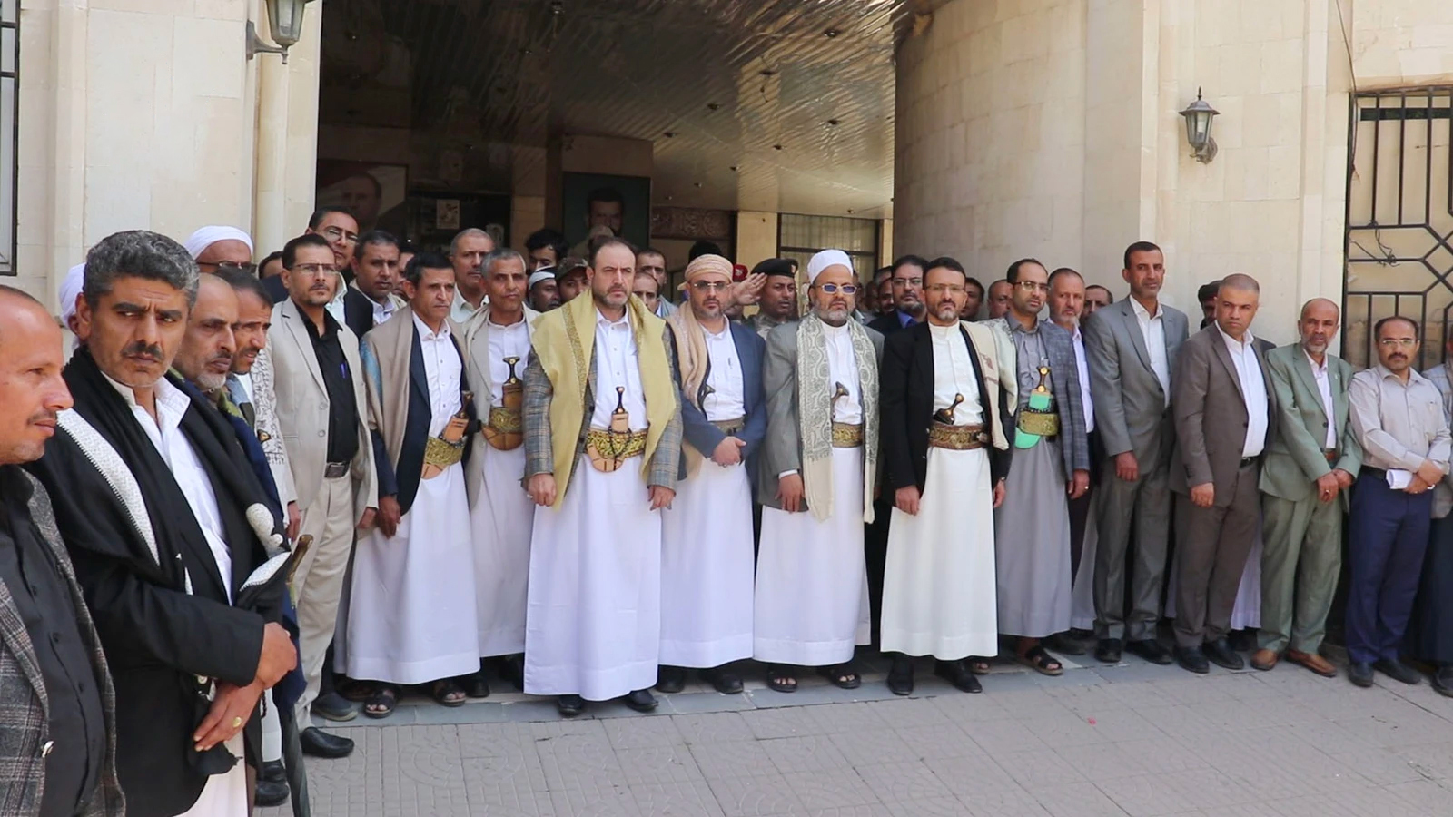 السلطة القضائية تنظم وقفة تأكيداً على الاستنفار والجهوزية لإنهاء العدوان والحصار