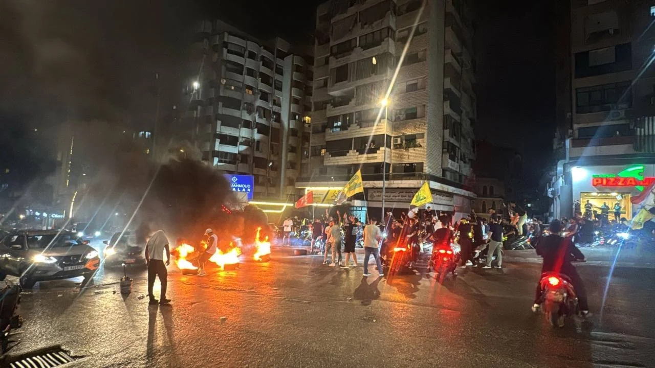 احتجاجات شعبية في عدّة مناطق لبنانية رفضاً لتوقيع السلطة "اتفاق" مع كيان العدو