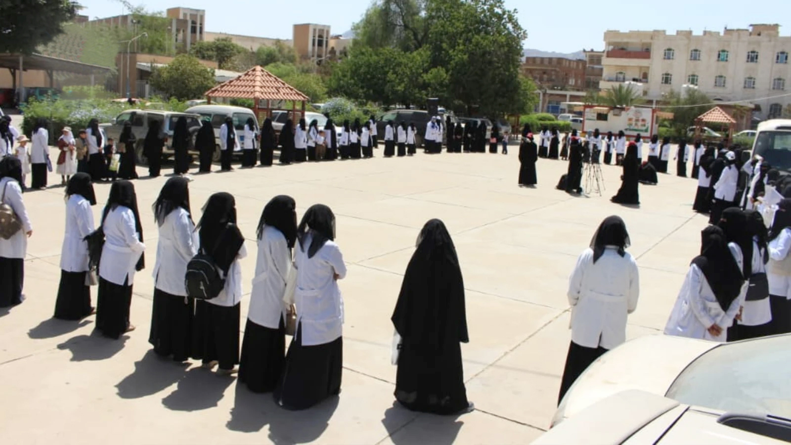 وقفة حاشدة للوحدة الصحية في الهيئة النسائية بأمانة العاصمة