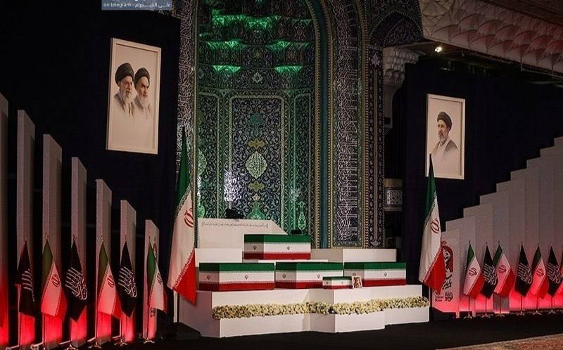 جثمان الشهيد القائد الأمة السيد علي خامنئي ينقل إلى مصلى طهران تمهيداً للتشييع الرسمي