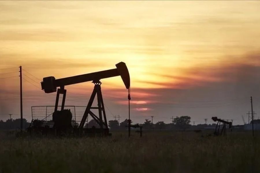 النفط يتجاوز 90 دولارًا للبرميل مع تصاعد  العدوان الأمريكي على إيران