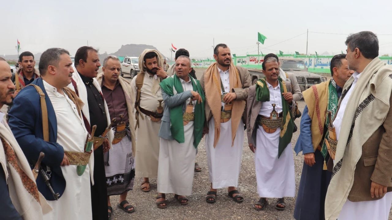 وزير الخدمة المدنية يتفقد ساحة الرسول الأعظم في مديرية دمت بالضالع