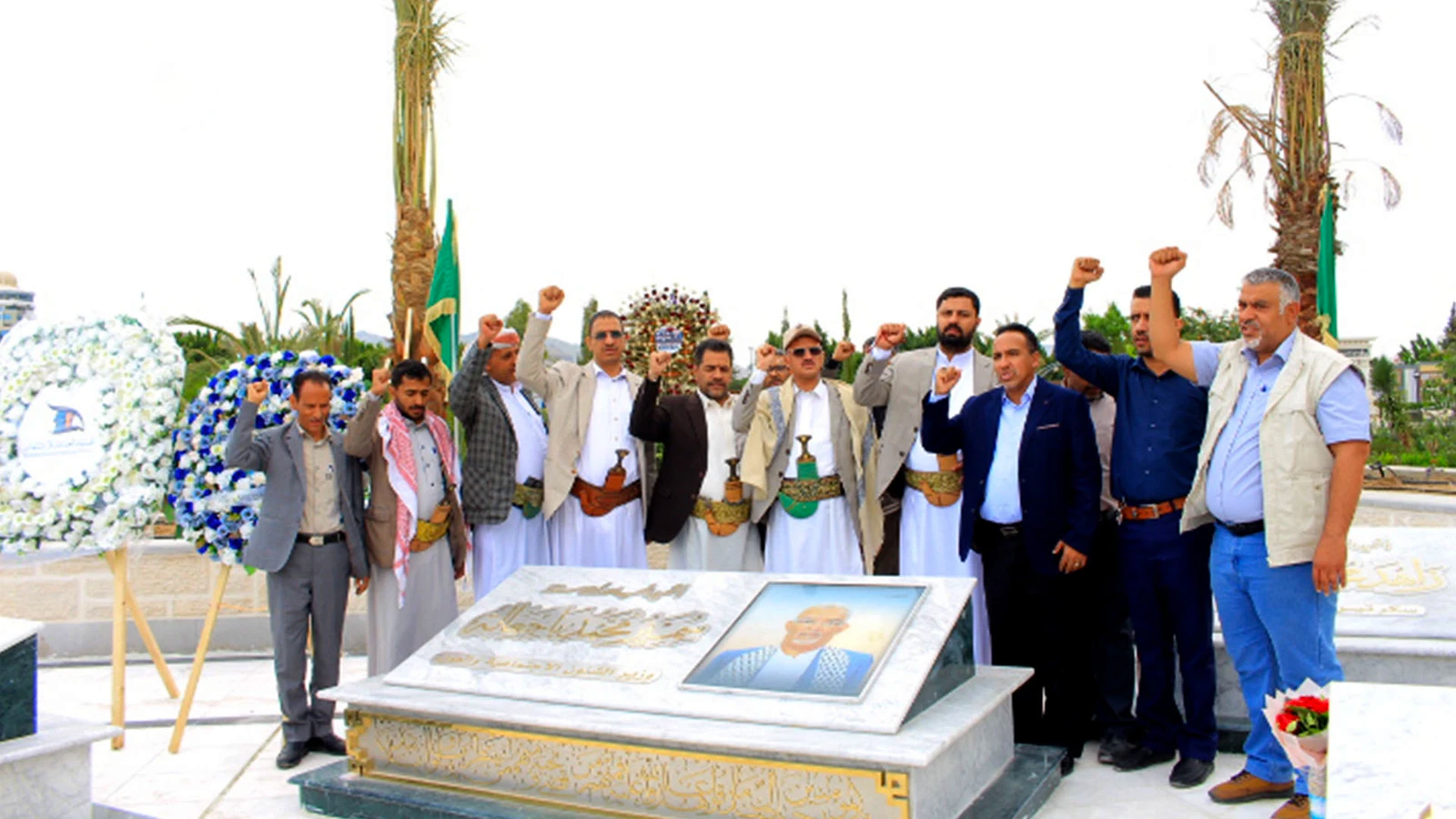 قيادات وزارة الشؤون الاجتماعية تزور أضرحة الشهداء الصماد والرهوي والغماري